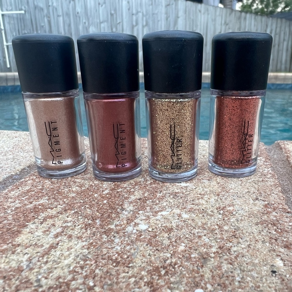 Mac pigment and glitter